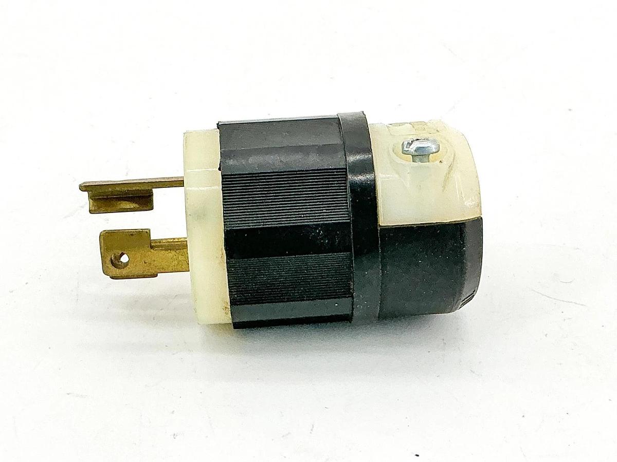 New Lot of 4 Leviton 4770-CL7-15P Locking Plug 15A 277V - No Box
