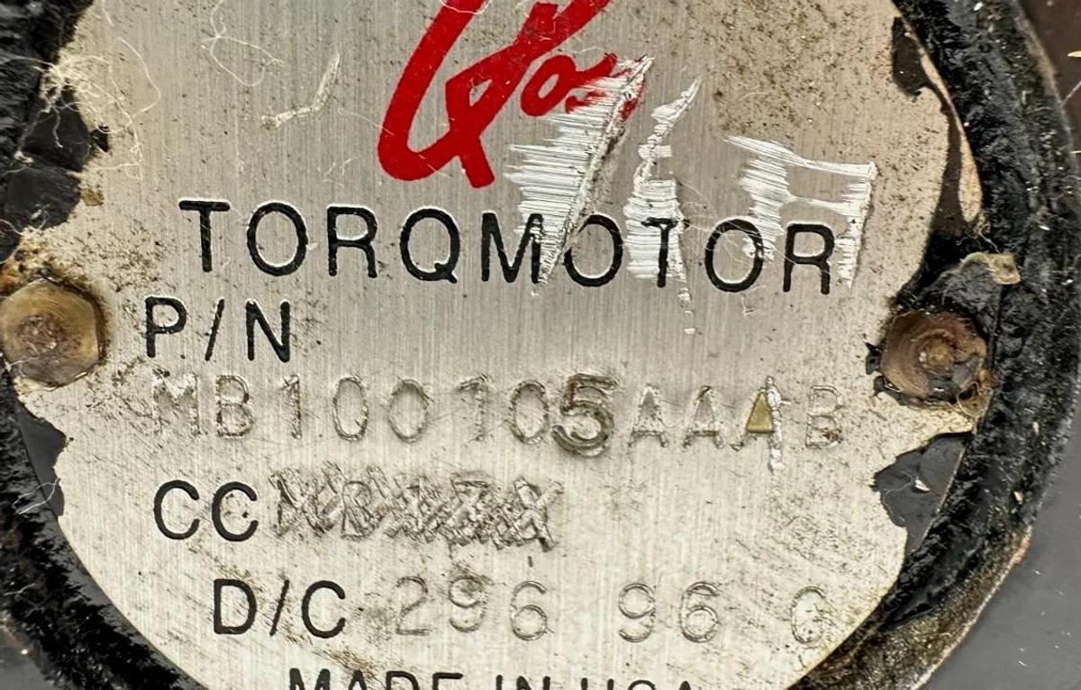 New Ross TORQMOTOR MB100105AAAB Hydraulic Motor 1.245" OD - No Box