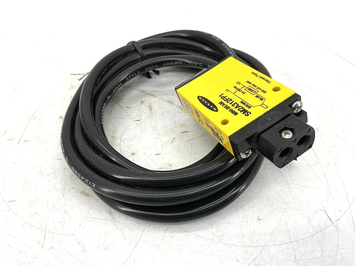 New Banner Engineering SM2A312FP1 Photoelectric Sensor 24-240VAC 63750 - No Box