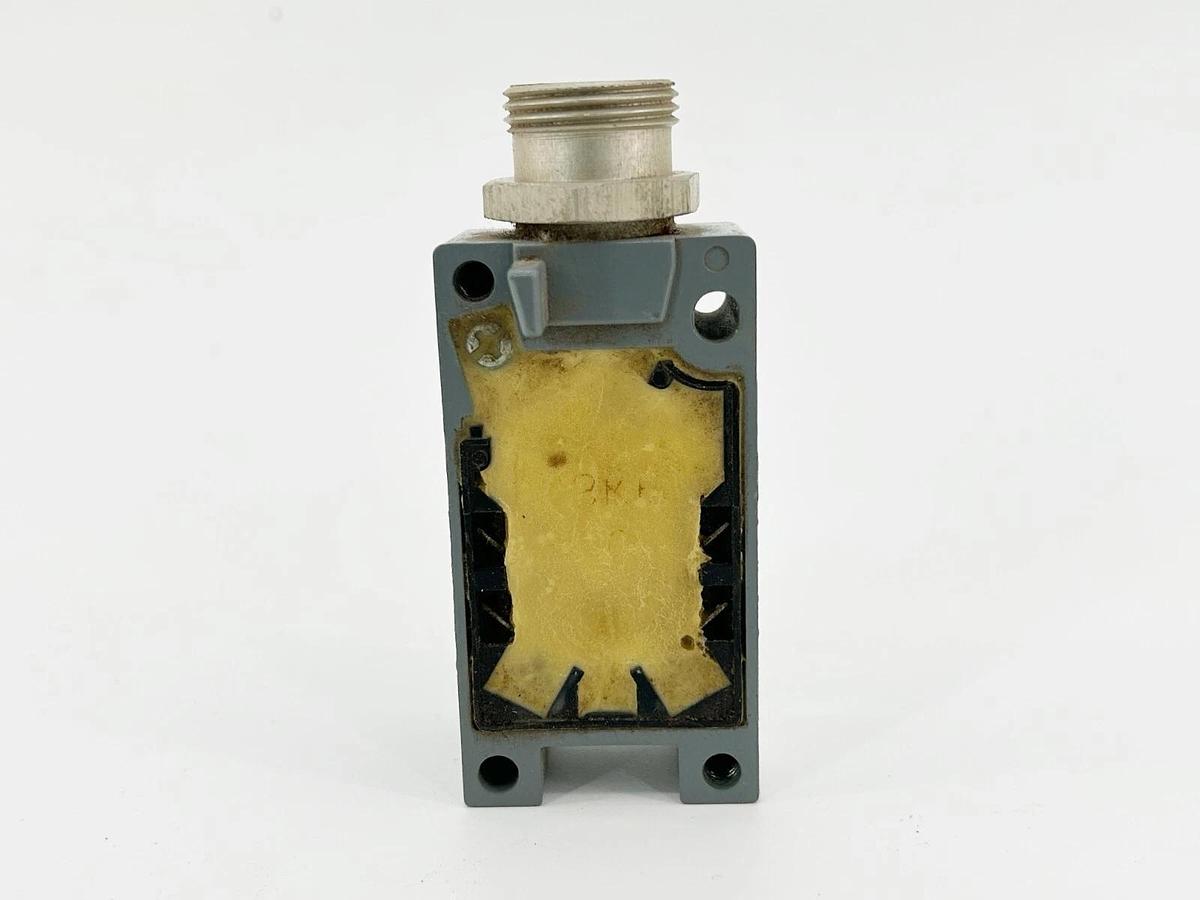 Used Cutler Hammer E51RAP3 Limit Switch Two Wire AC/DC 3Pin