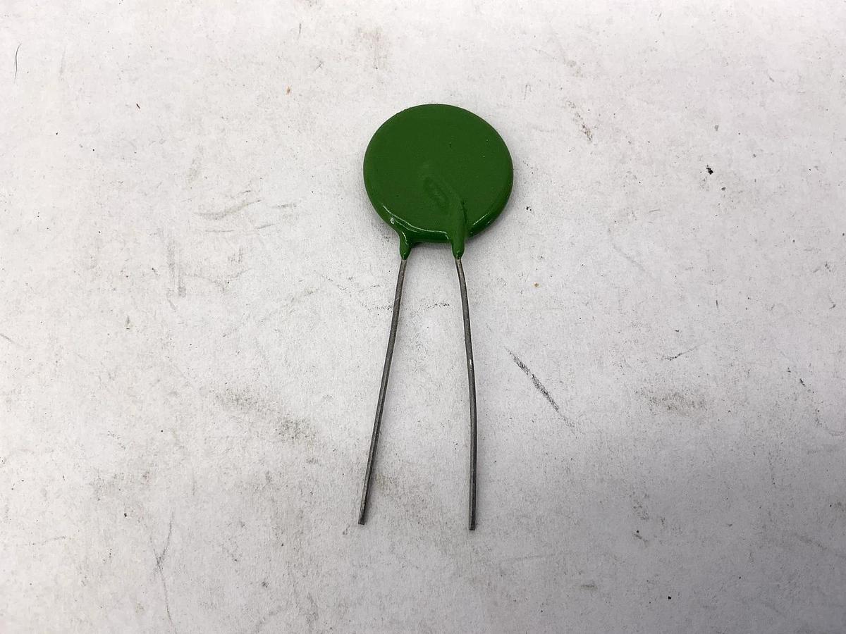 Lot of 6 New Round-Up Electronics V130LA20A Metal Oxide Varistor Green 130K20