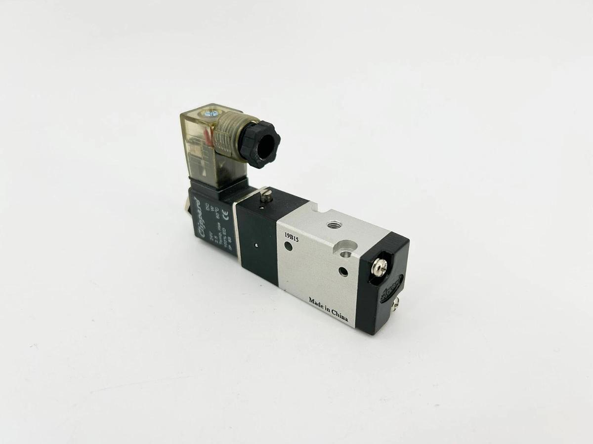 New Clippard Maximatic MME-31NES 19B15 3-Way Pneumatic Solenoid Valve, 24VDC