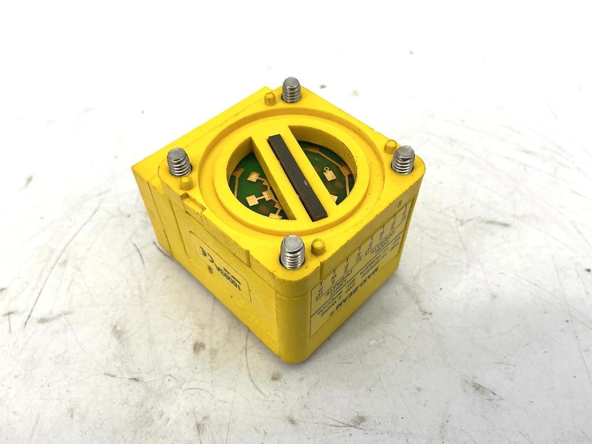 New Banner Engineering RSBELJ Photoelectric Sensor w/ Dust Cvr 41566 - No Box
