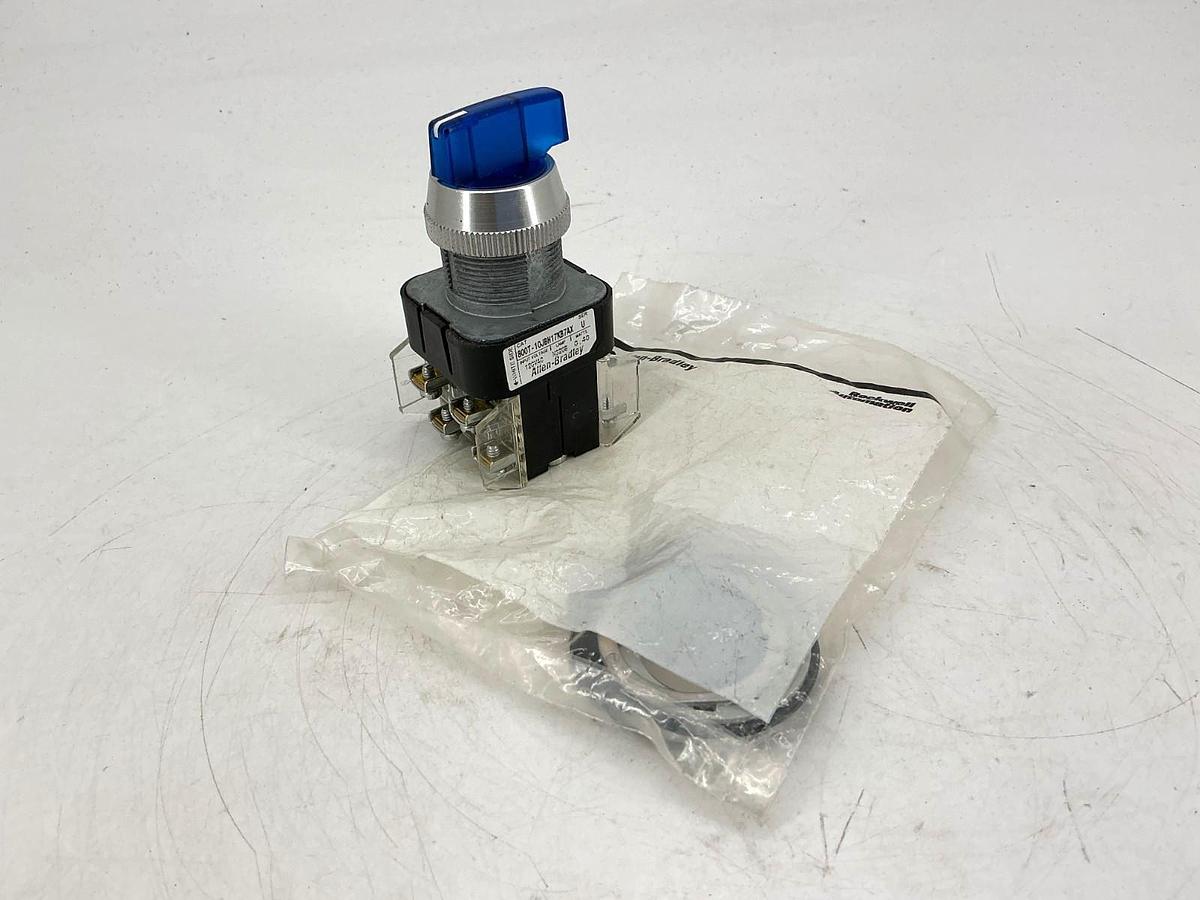 New Allen Bradley 800T-10JBH17KB7AX Ser U Selector Switch 3Pos 120VAC - No Box