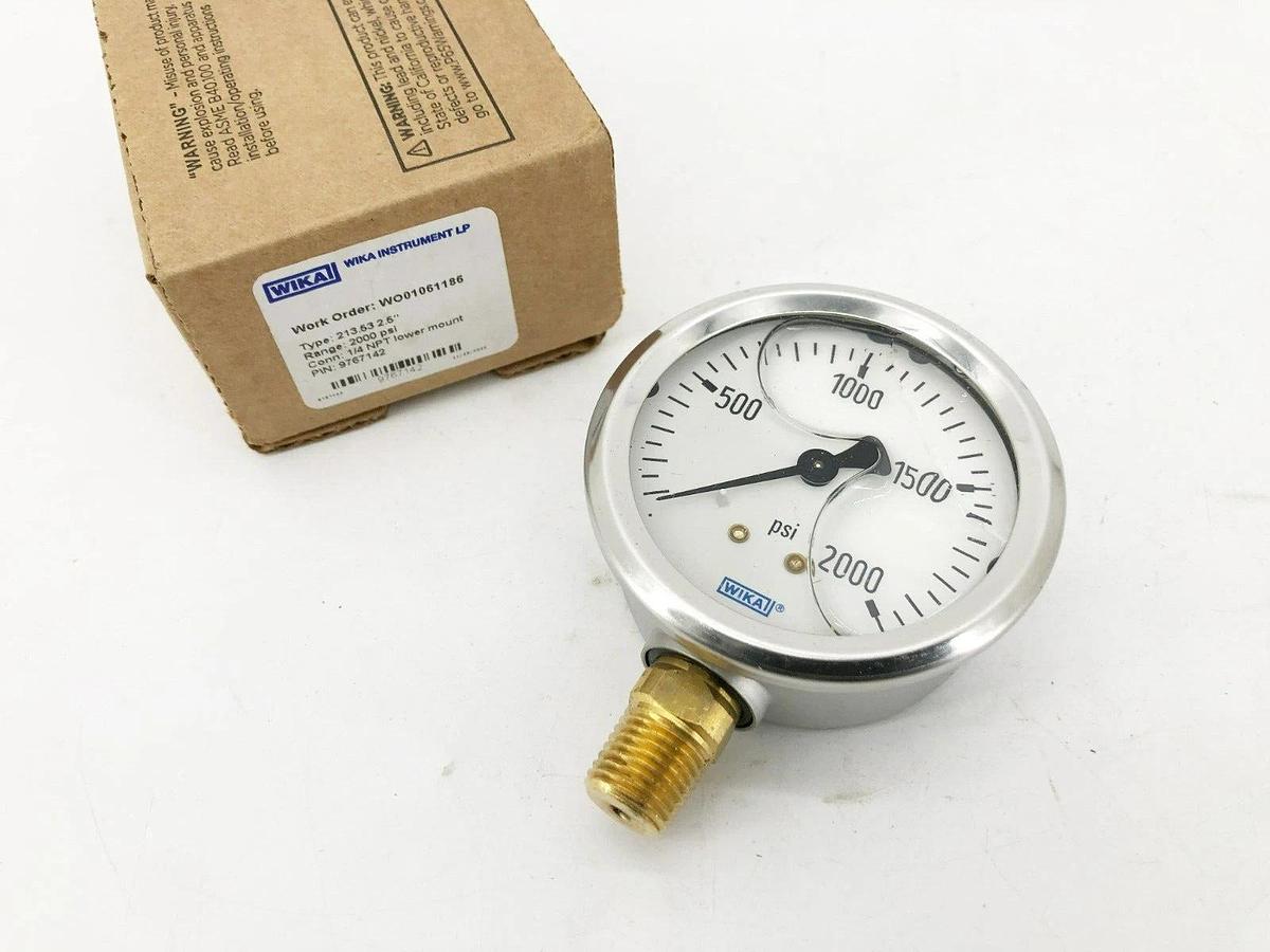 New Wika 9767142 Pressure Gauge 213.53 2.5" Face 1/4" NPT Lower Mount 2000psi