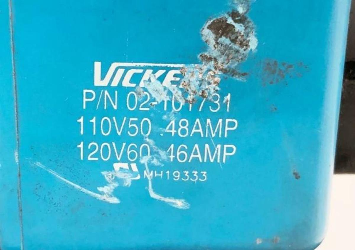 Used Vickers DG5S-8-2A-M-FW-B5-30 Solenoid Valve w/ DG4V-3S-2A-M-FW-B5-60 02-126461