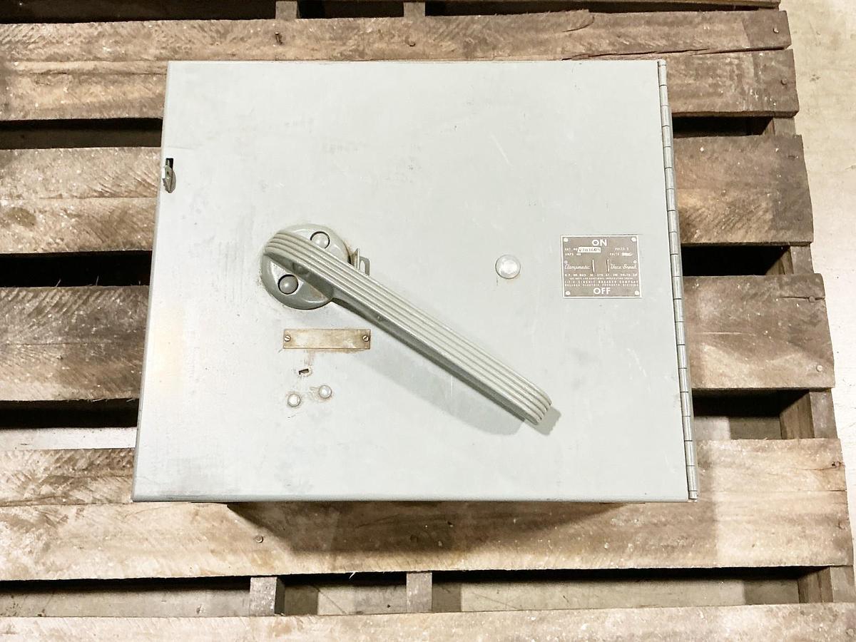 Used Siemens V7H3605 Panel Mount Switch 400A 3 Pole 100HP Max