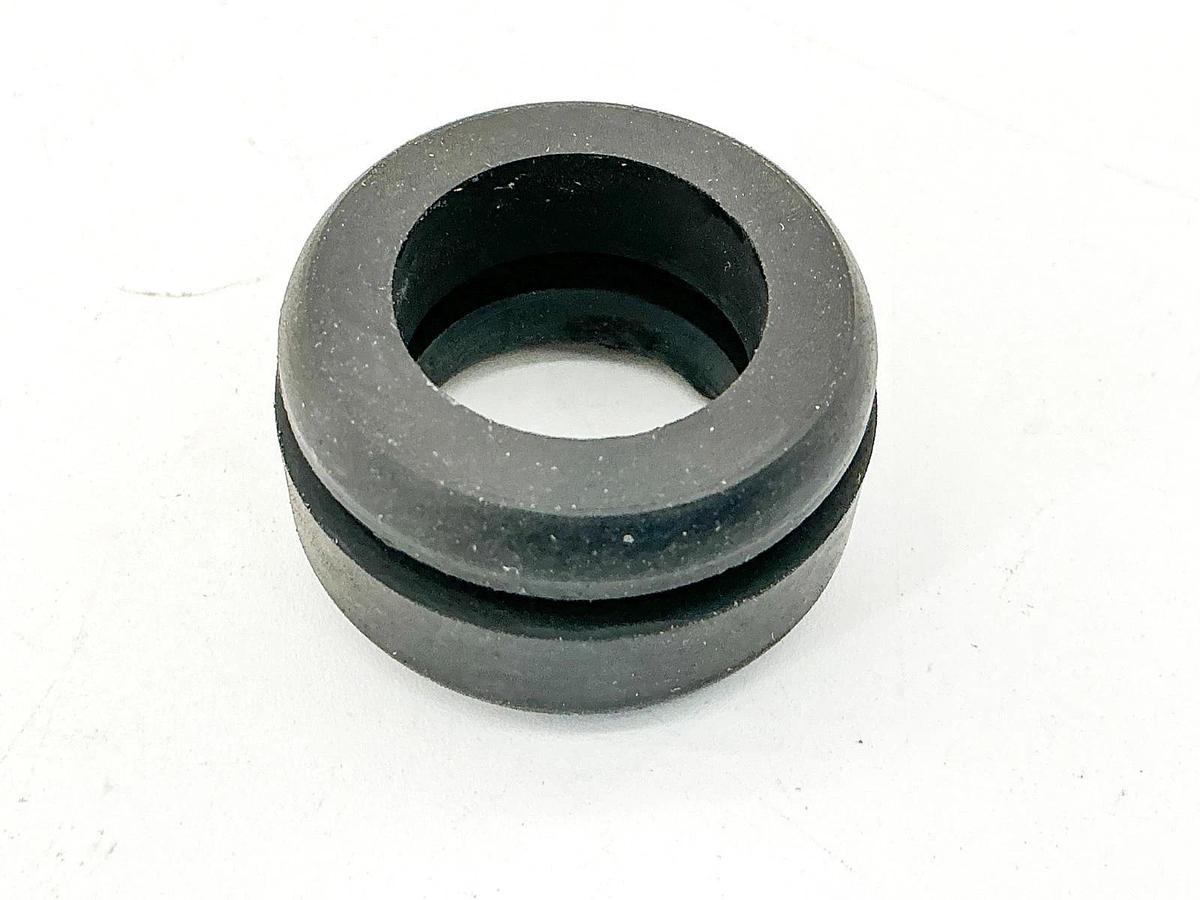 New Lot of 4 TSA/HY164050 PVC Calve Grommet 164050