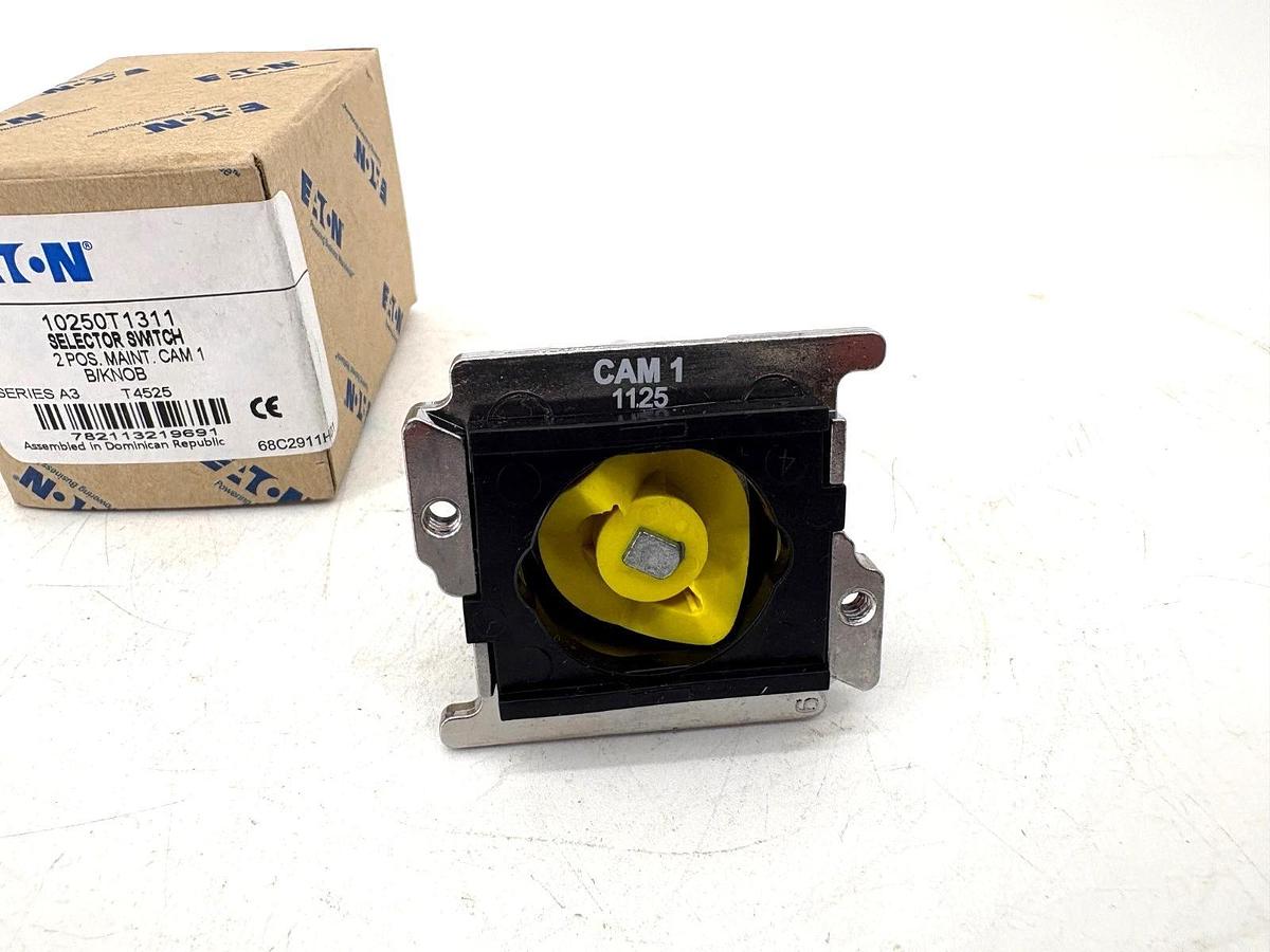 New Eaton 10250T1311 Selector Switch 2-Position Maintained Black Knob