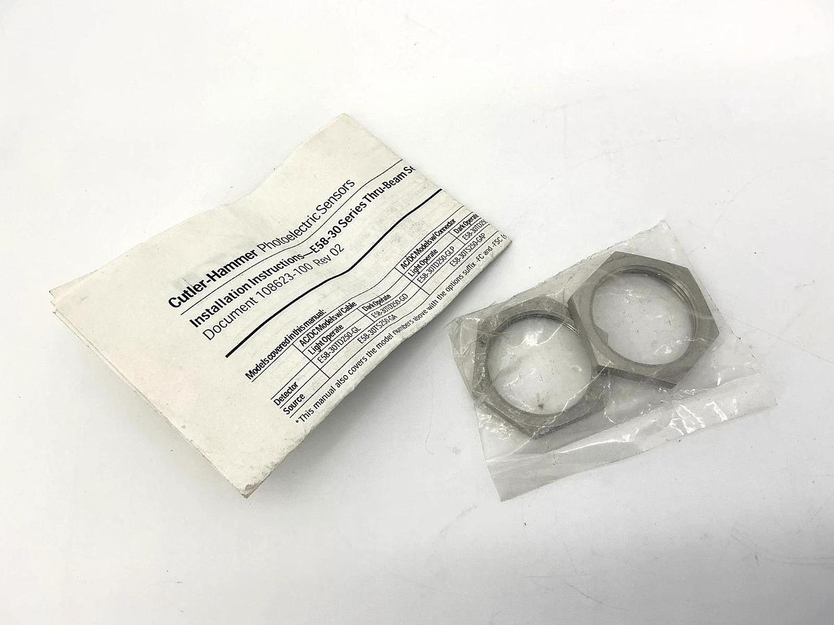 New Eaton Cutler-Hammer E58-30TD250-GD15 Ser A1 Photoelectric Sensor 132V No Box