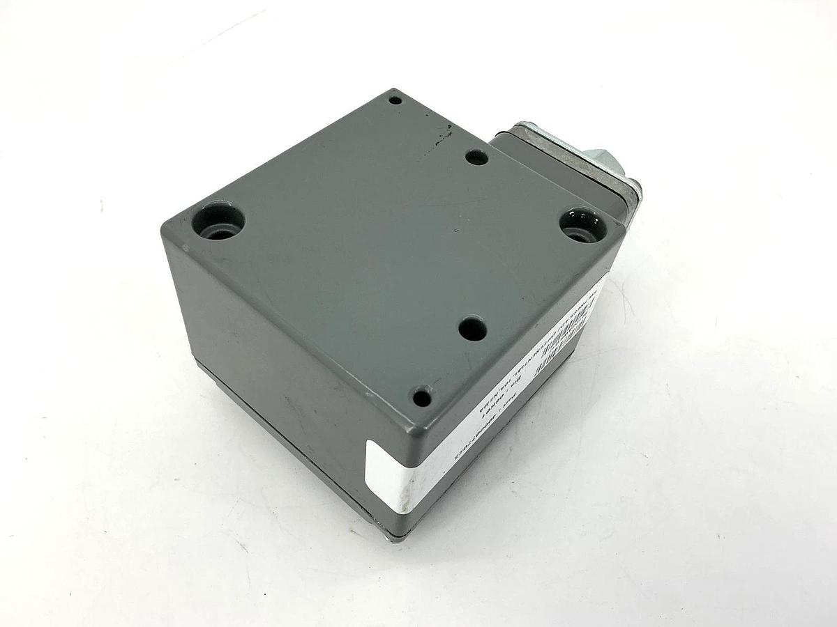 New Square D 9012GAW-5 Ser C Pressure Switch 3-150PSIG 480VAC 9012GAW5 - No Box