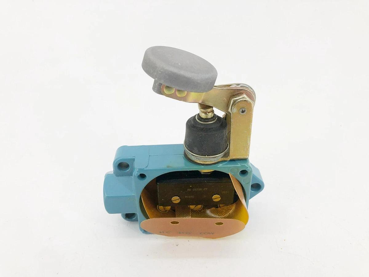 New Honeywell BAF1-2RN4-RH Snap Action Plunger Limit Switch 480VAC 2560VDC