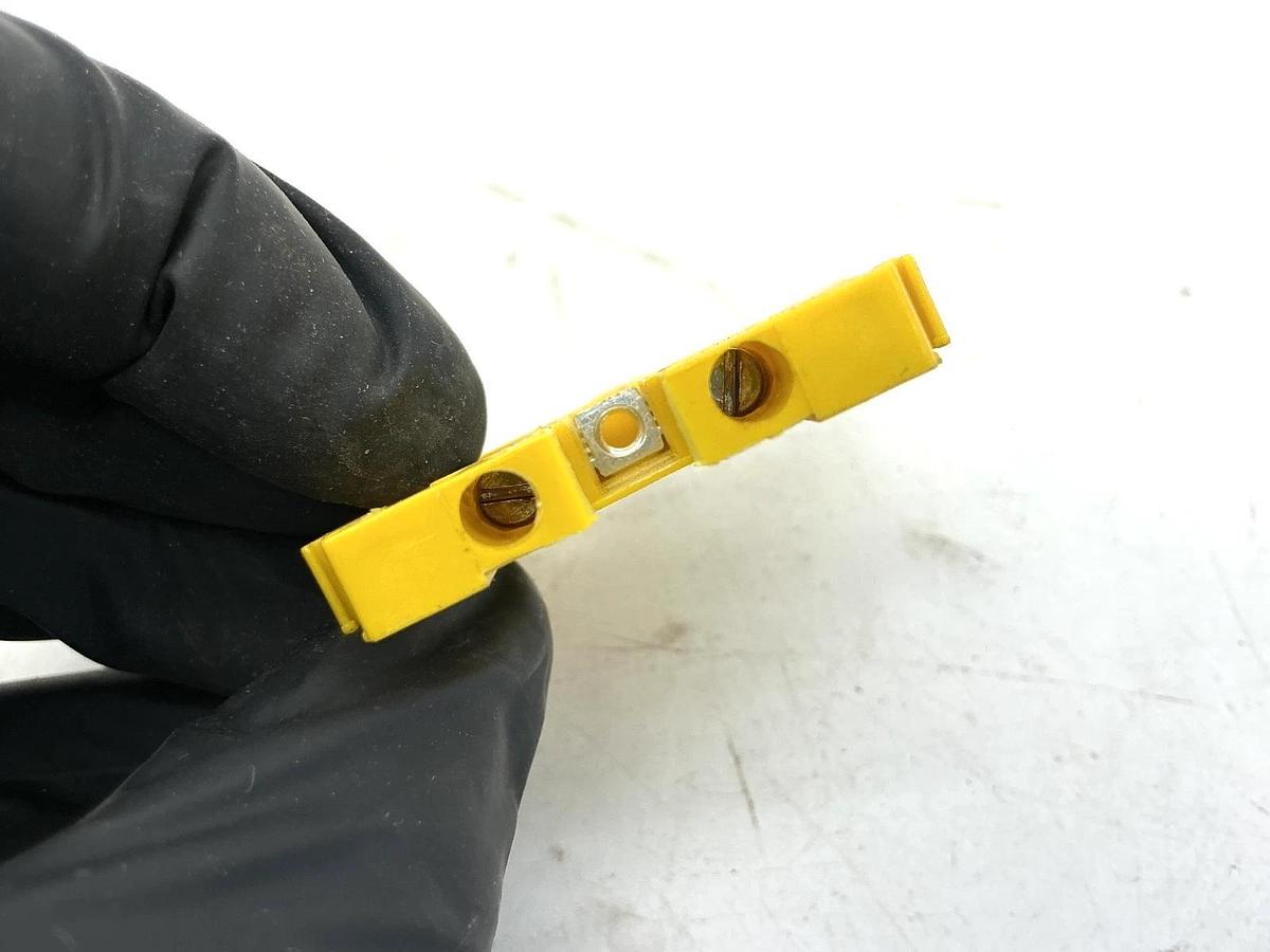 Used Lot of 32 ABB Entrelec M4/6-5116-YELLOW Terminal Block 10AWG 25A 600V M4/6 5116