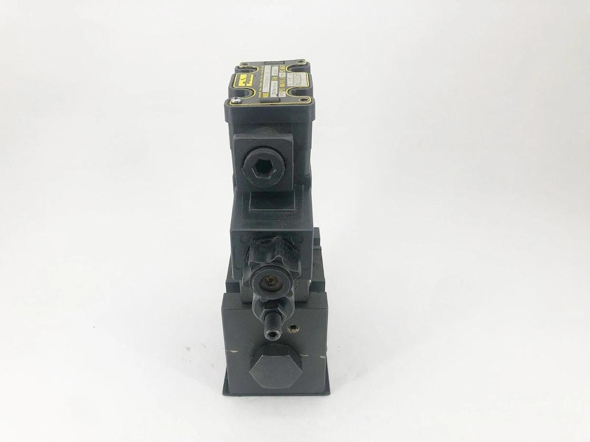 New Parker D31VW1C4NYCF7-75 Hydraulic Directional Control Valve 120V 5000psi