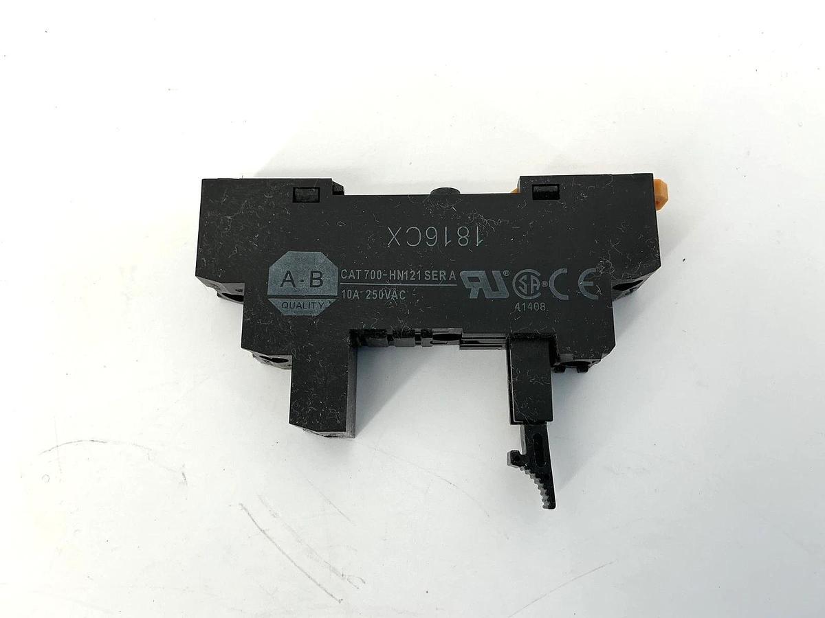 Used Lot of 5 Allen Bradley 700-HN121 Ser A Relay Socket 10A 250V