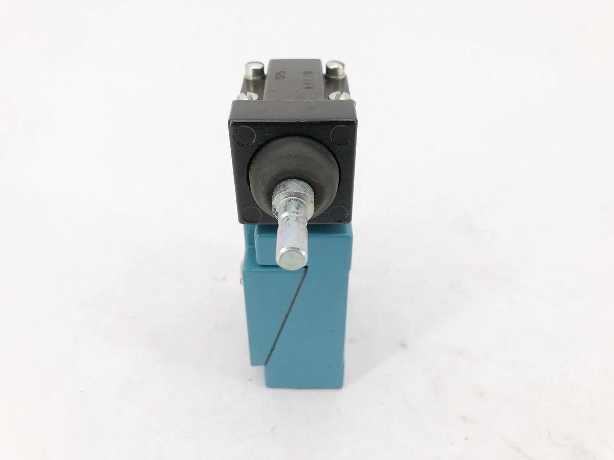 New Honeywell Microswitch LZH1-8E Enclosed Precision Switch 300VAC Max - No Box