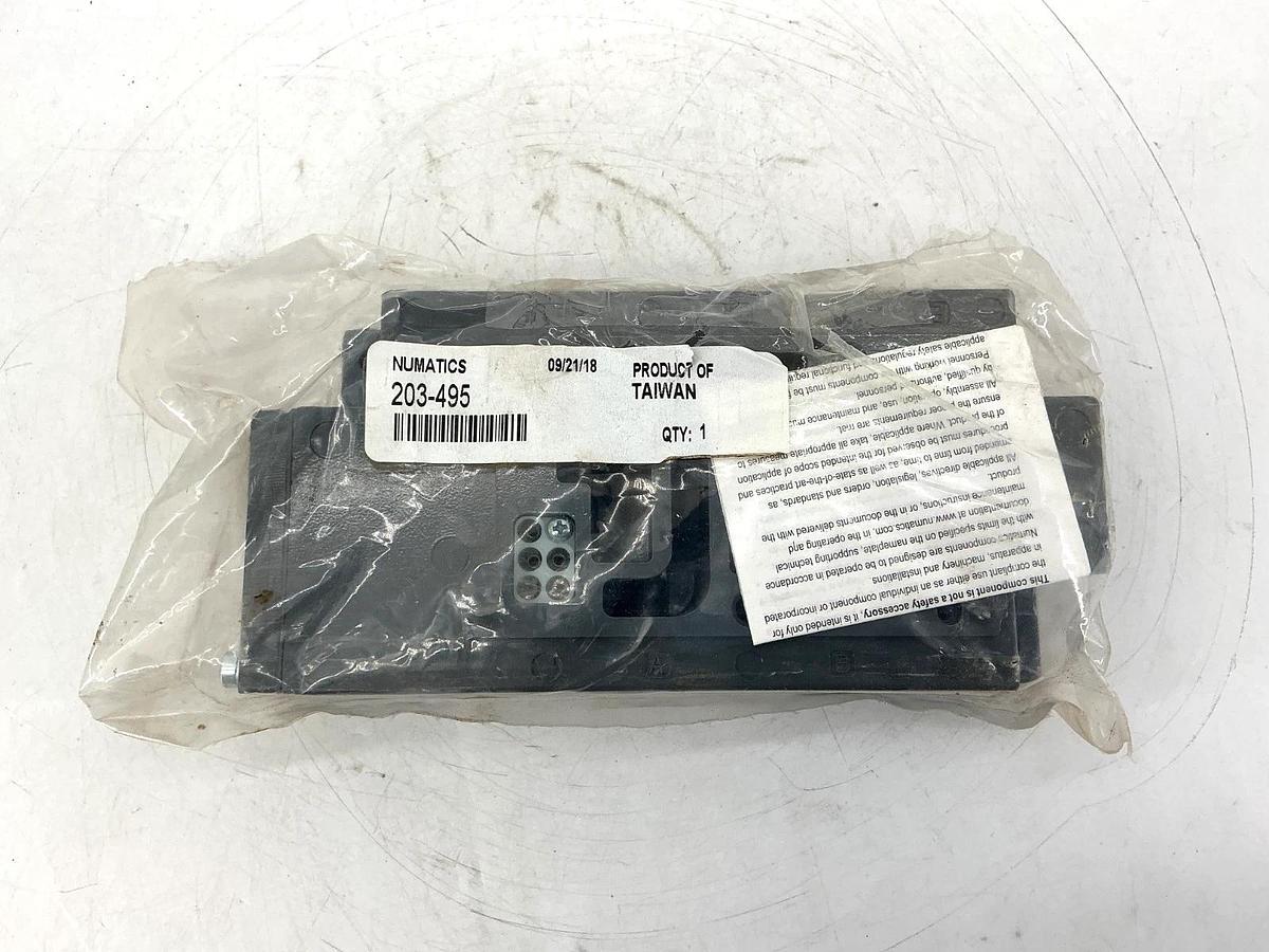 New Numatics 203-495 Pneumatic/Sub Base 1 Station Side Port 1/2" NPTF 203495