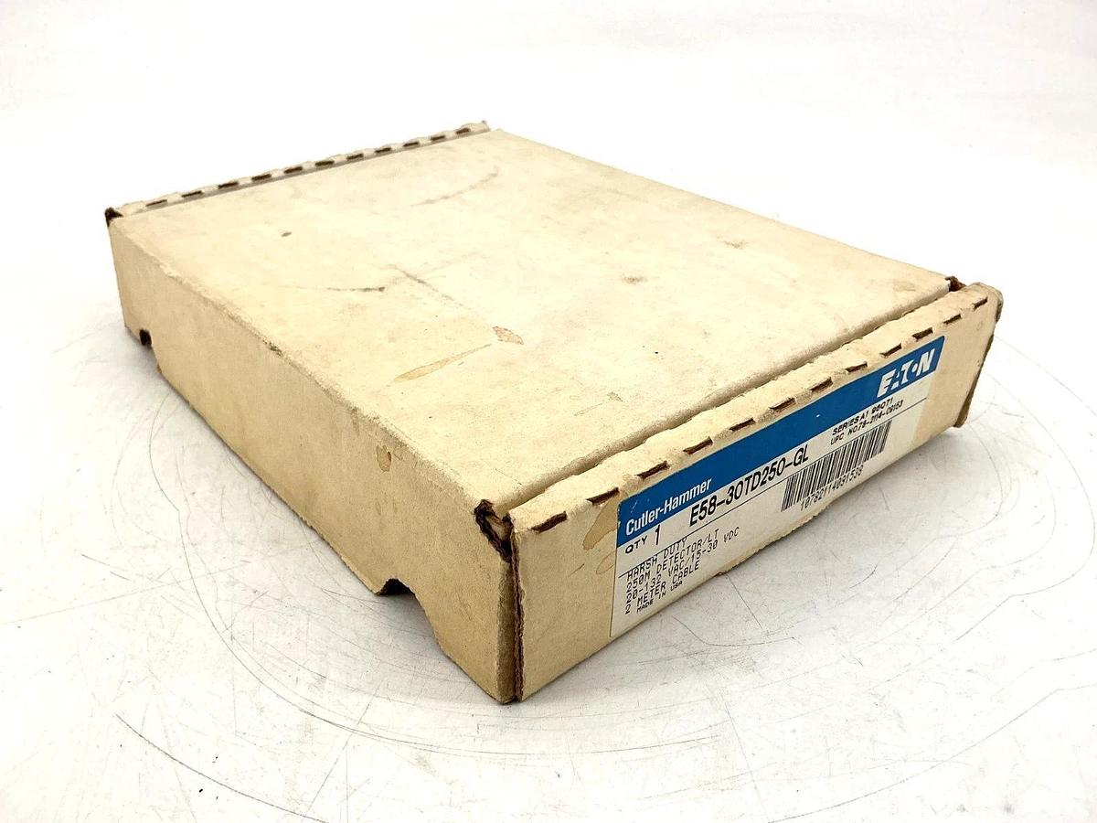 New Eaton Cutler-Hammer E58-30TD250-GL Ser A1 Photoelectric Sensor 132VAC 30VDC