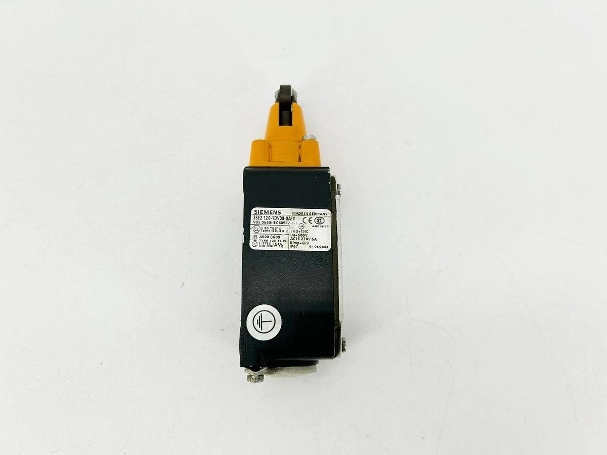 New Siemens 3SE2 120-1DV00-0AE0 Position Switch 1NO 1NC