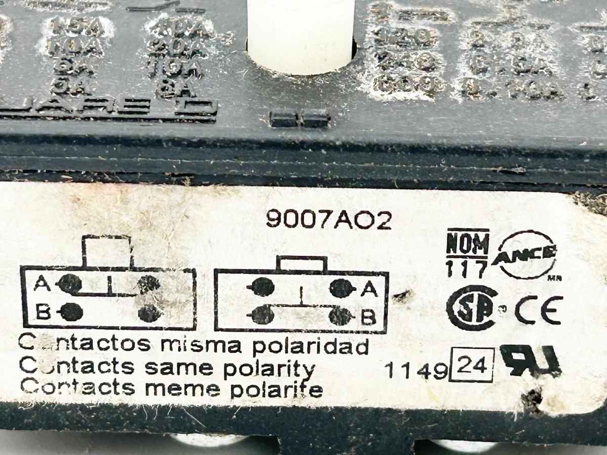 Used Telemecanique 9007A02 Limit Switch 15A 125VDC Plunger Actuator