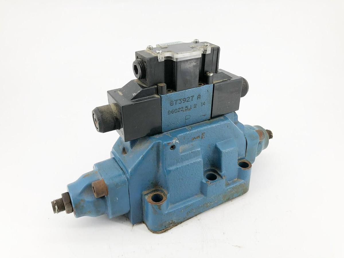 Used Mannesmann Rexroth H-4WEH22E74/6EW110-N9ETDA/10 Directional Control Valve