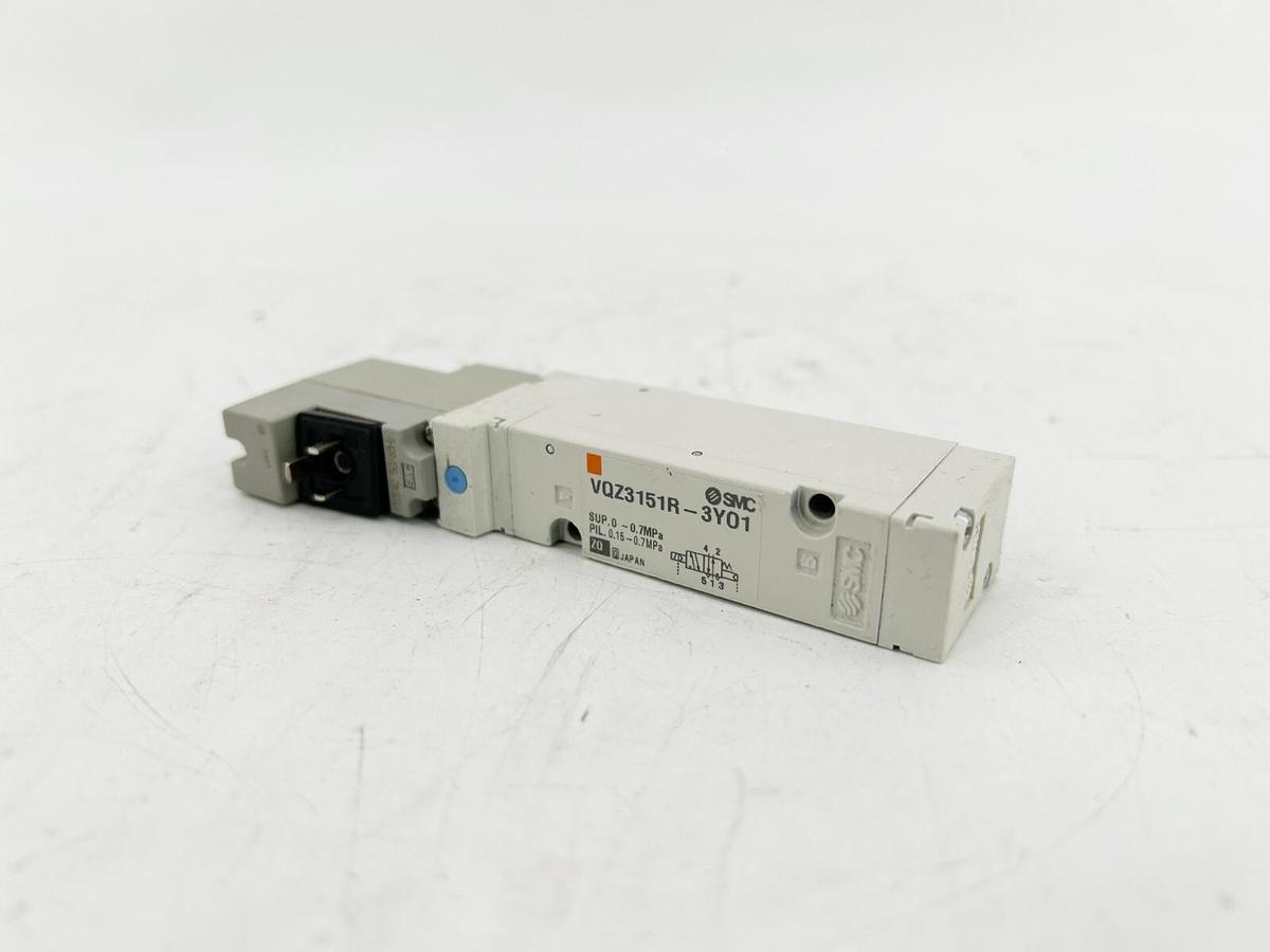 New SMC VQZ3151R-3Y01 Pneumatic Solenoid Valve