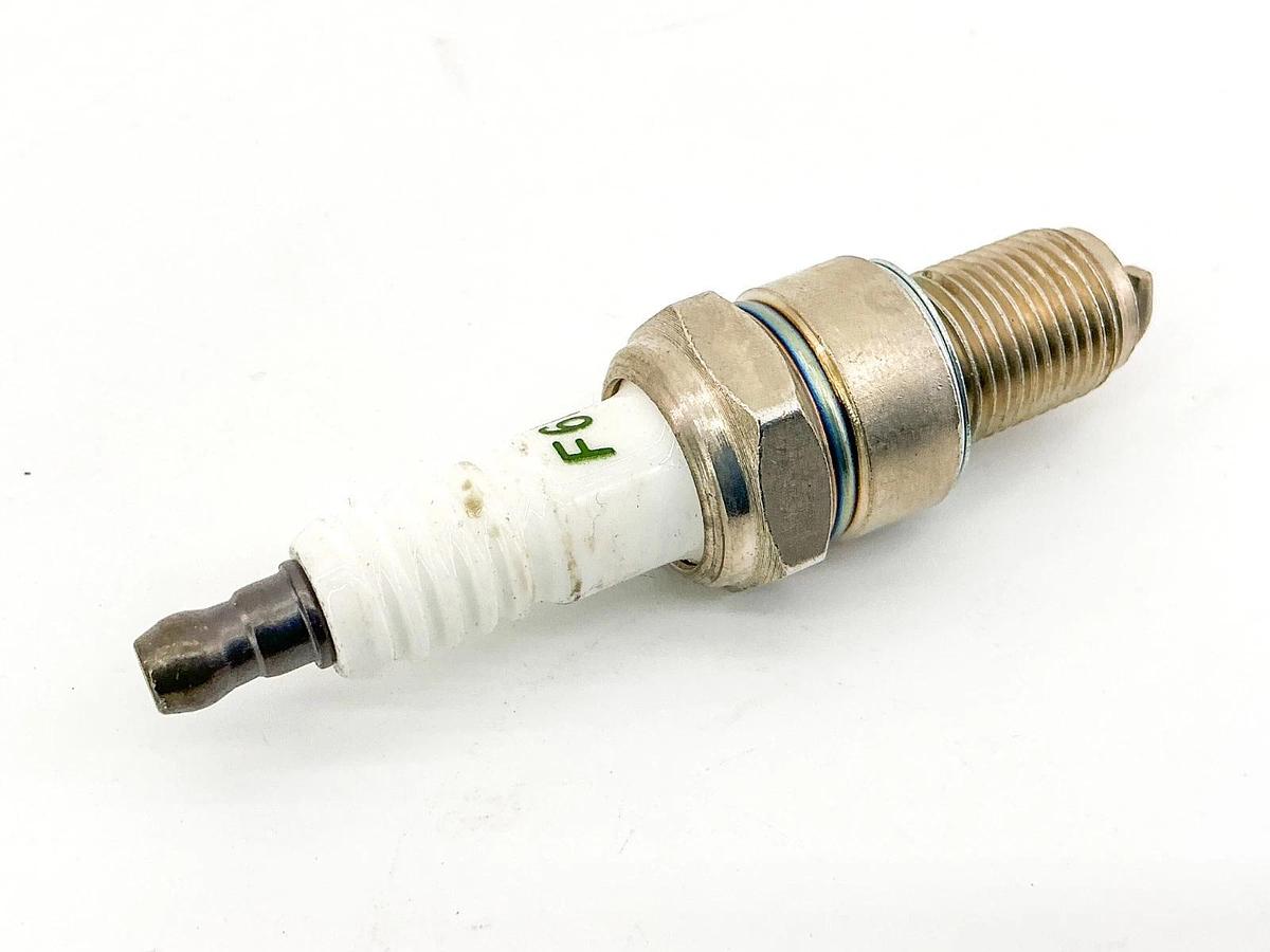 New Lot of 4 F6RF Spark Plugs