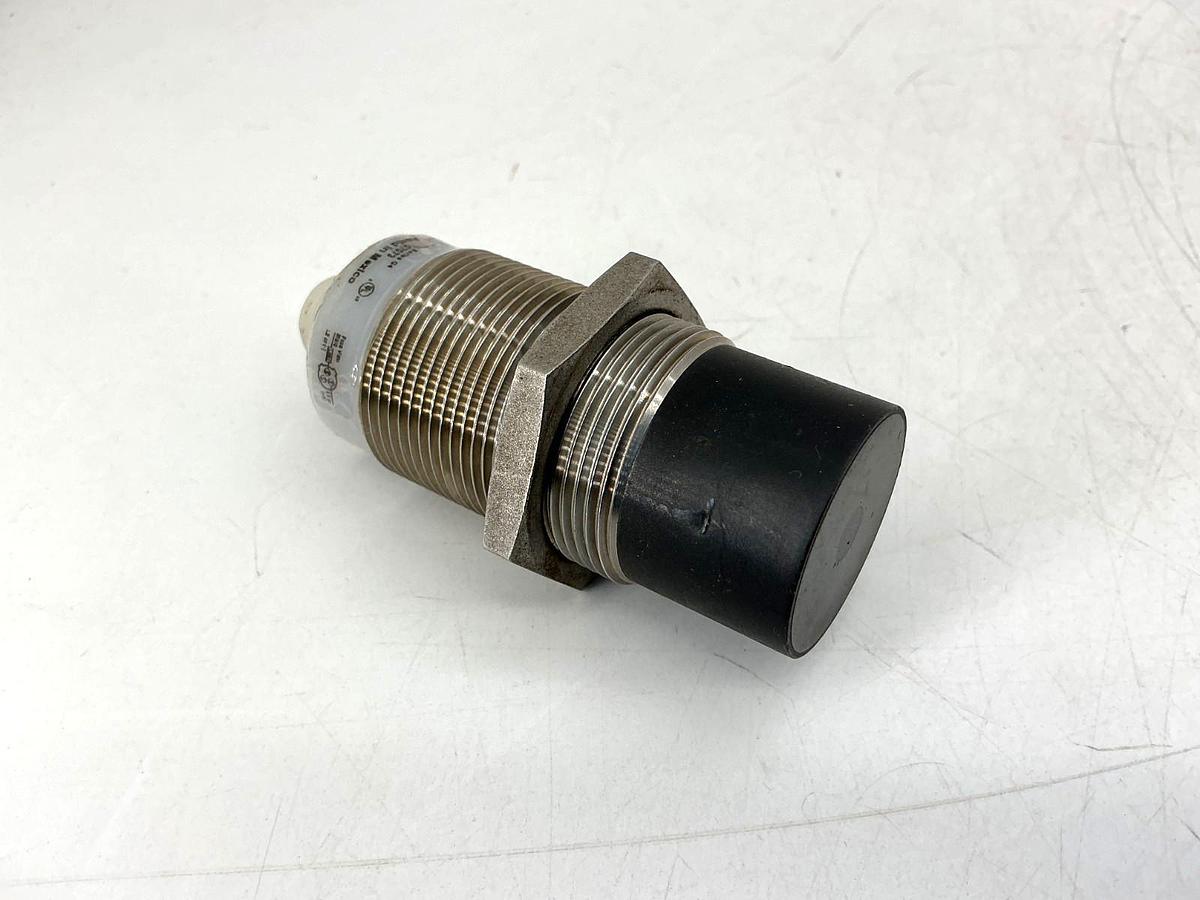New Eaton E59-M30C129A01-A1 Ser G4 Prox Sensor 3-Pin Sn=29mm 20-132VAC - No Box