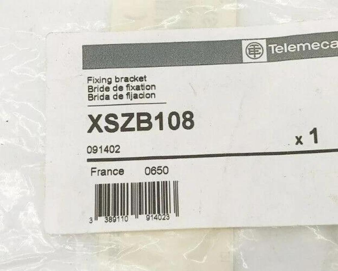 Lot of 4 New Telemecanique XSZB108 Fixing Brackets
