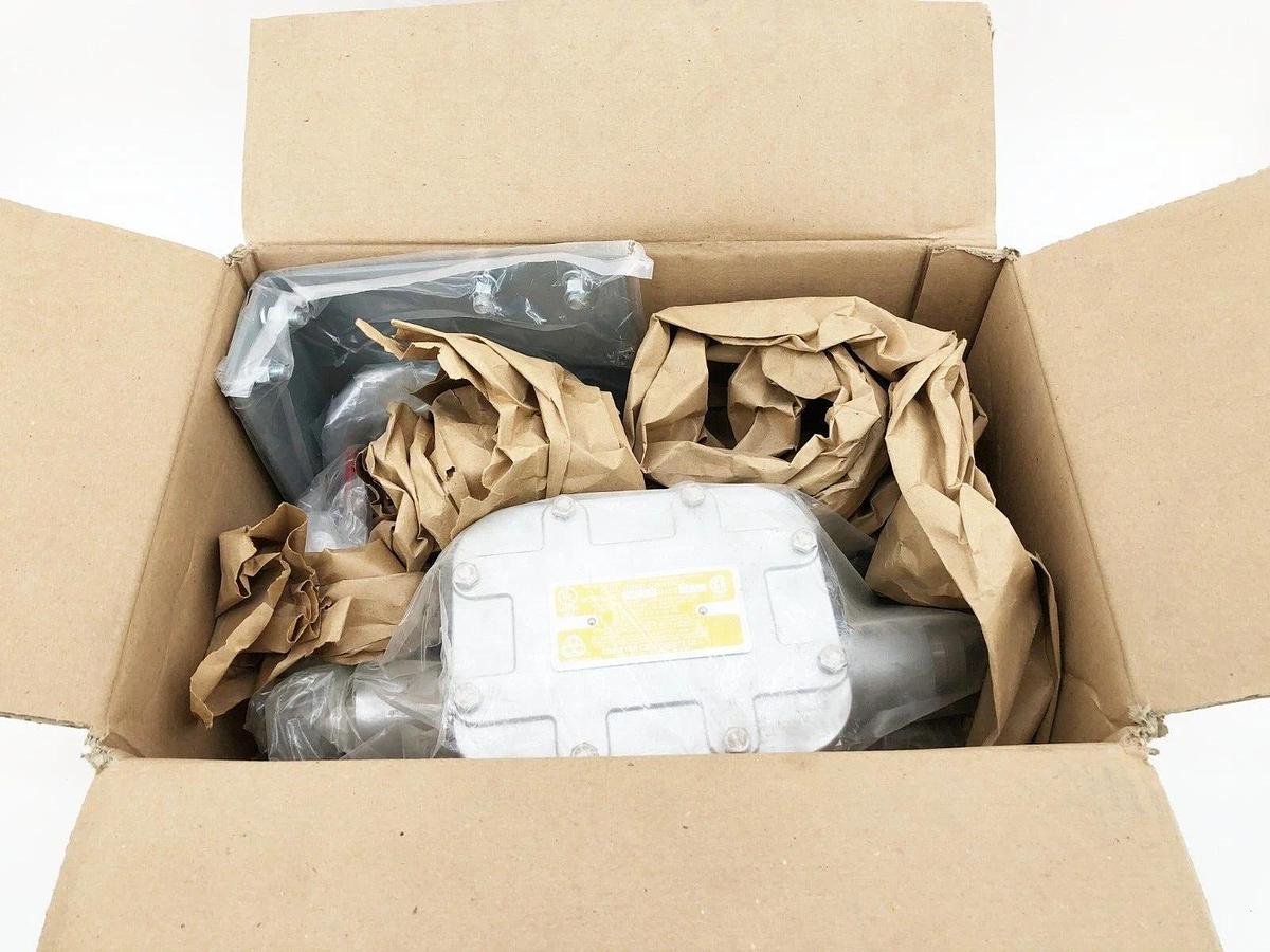 New Conveyor Components PC-D2SX Pull Cord Control SPDT 20A 125/250/480VAC