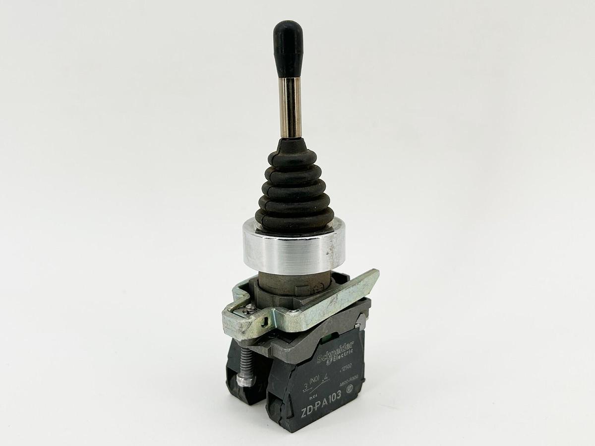 Used Allen Bradley 800FM-JR2MX20 Pushbutton 22MM Toggle Switch 2 Position Momentary