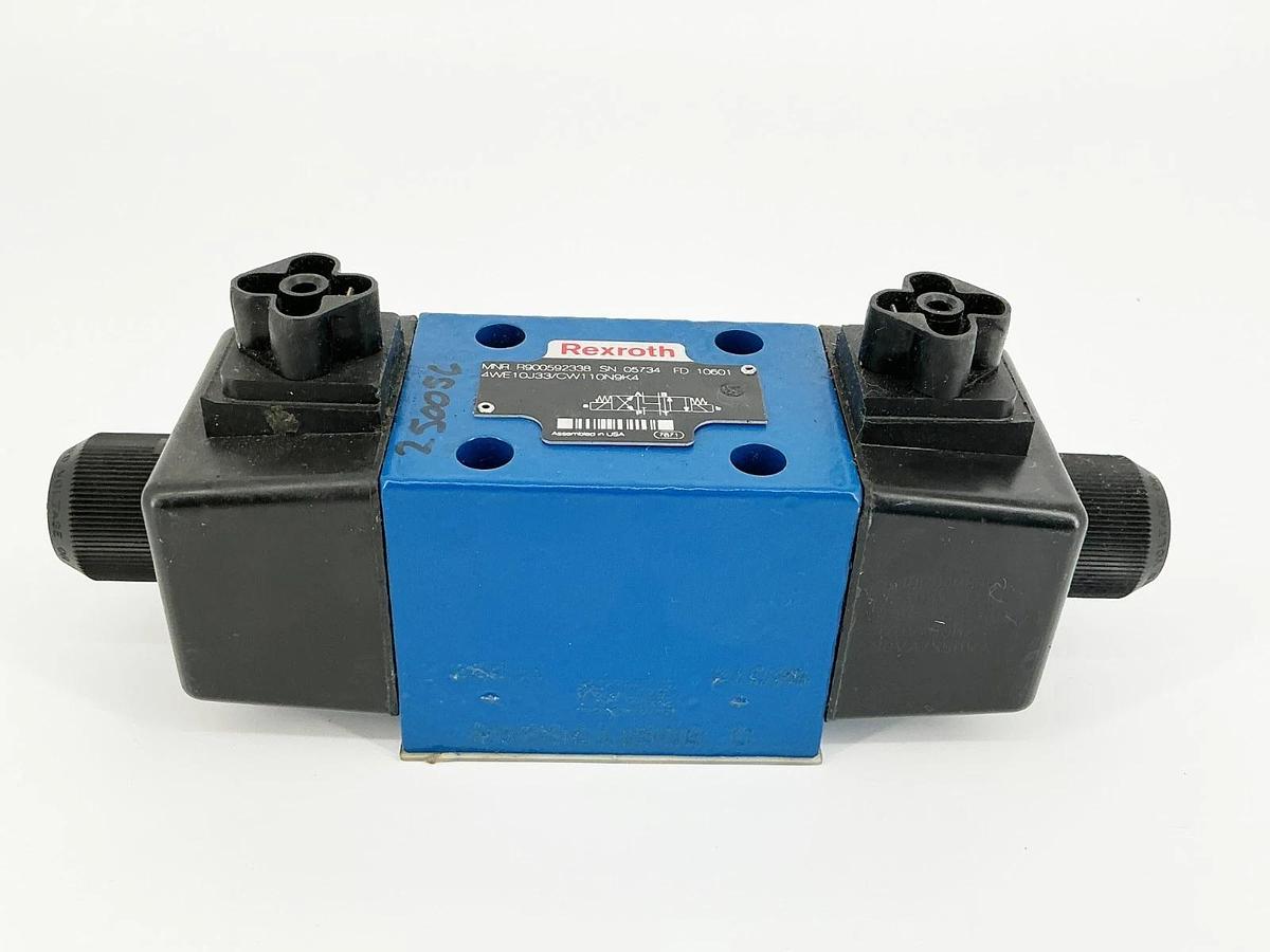 New Rexroth R900592338 Directional Solenoid Valve 120V 4WE10J33/CW110N9K4 No Box