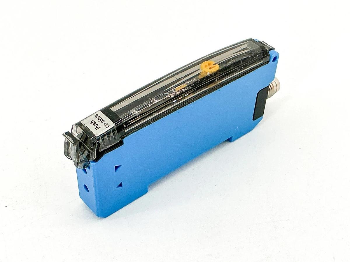 New Sick WLL170-2P330 Photoelectric Sensor 10-30VDC 6029513