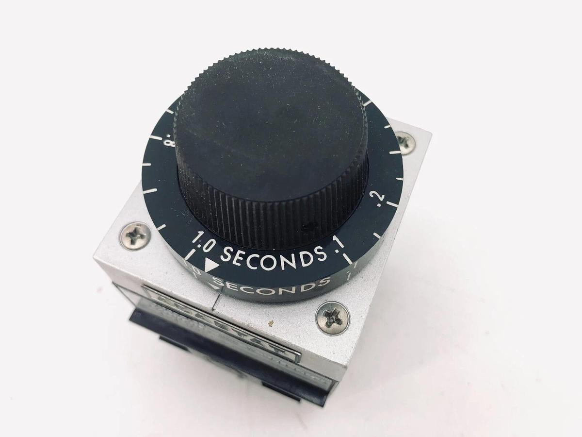 New Agastat 7012AD Timing Relay 120VAC 60Hz Delay: .1 to 1 Sec 1423157-1