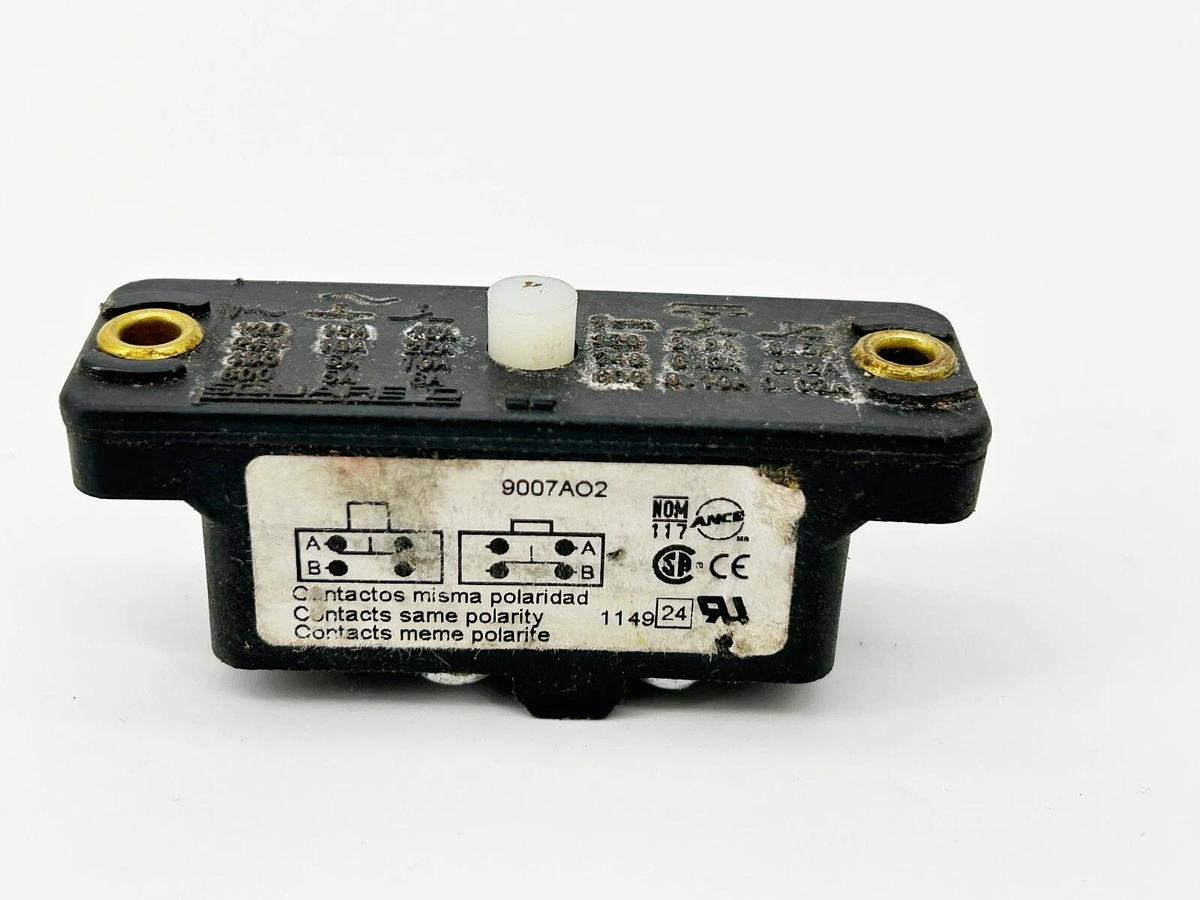 Used Telemecanique 9007A02 Limit Switch 15A 125VDC Plunger Actuator