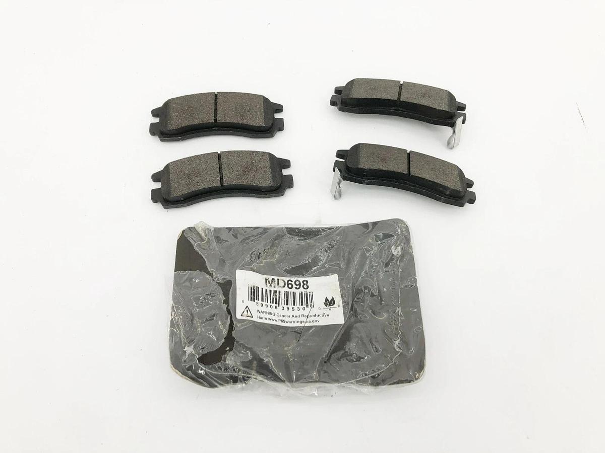 New MD698 Disc Brake Pad Set