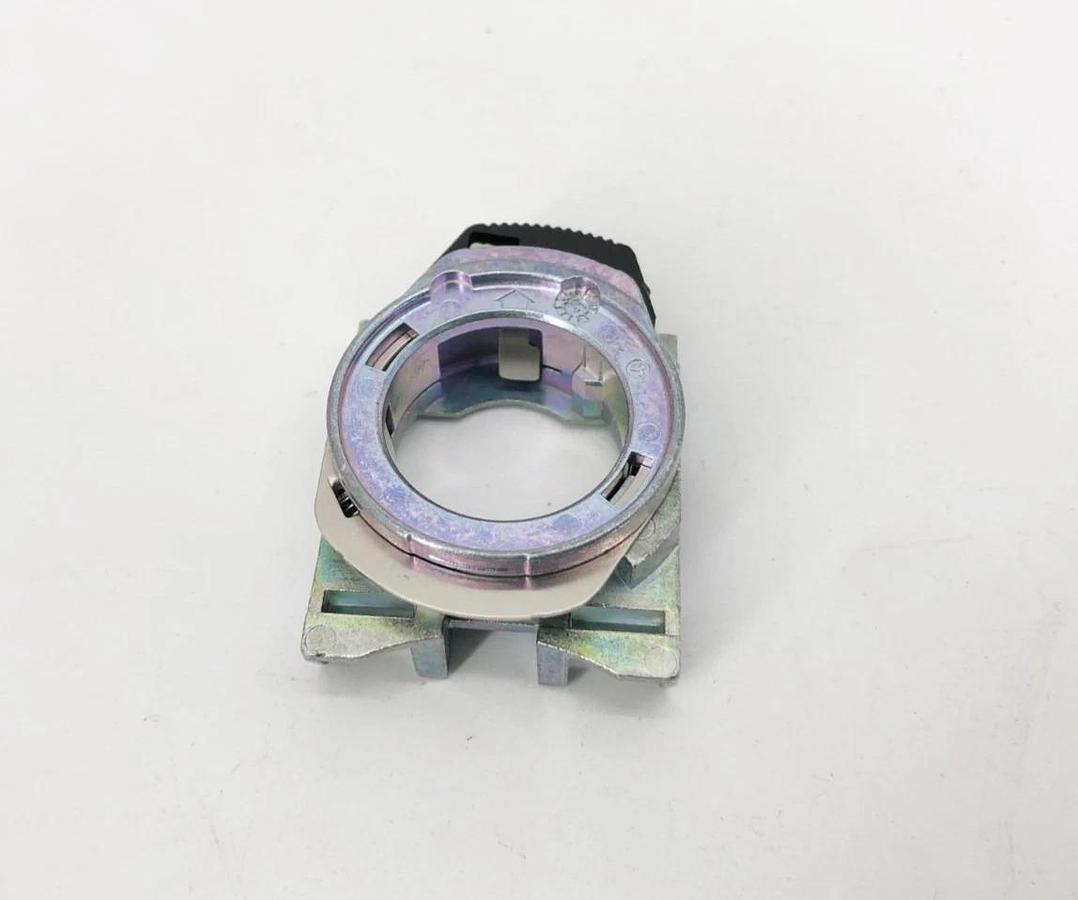 New Sprecher + Schuh D7M-F2MX10 Black Pushbutton Momentary 22mm