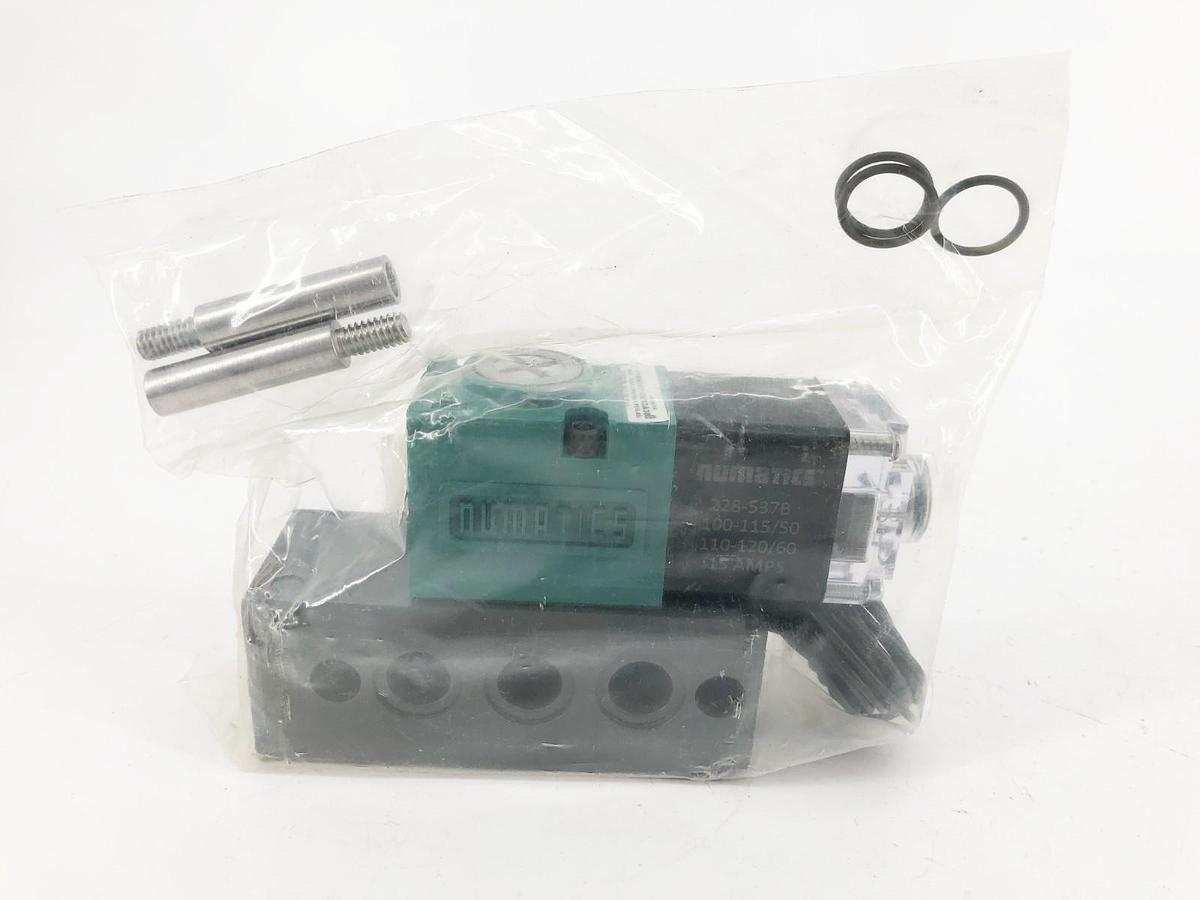 New Numatics 11SAD411O013A30 Solenoid Valve 110/120V 1/8" NPTF 150psig