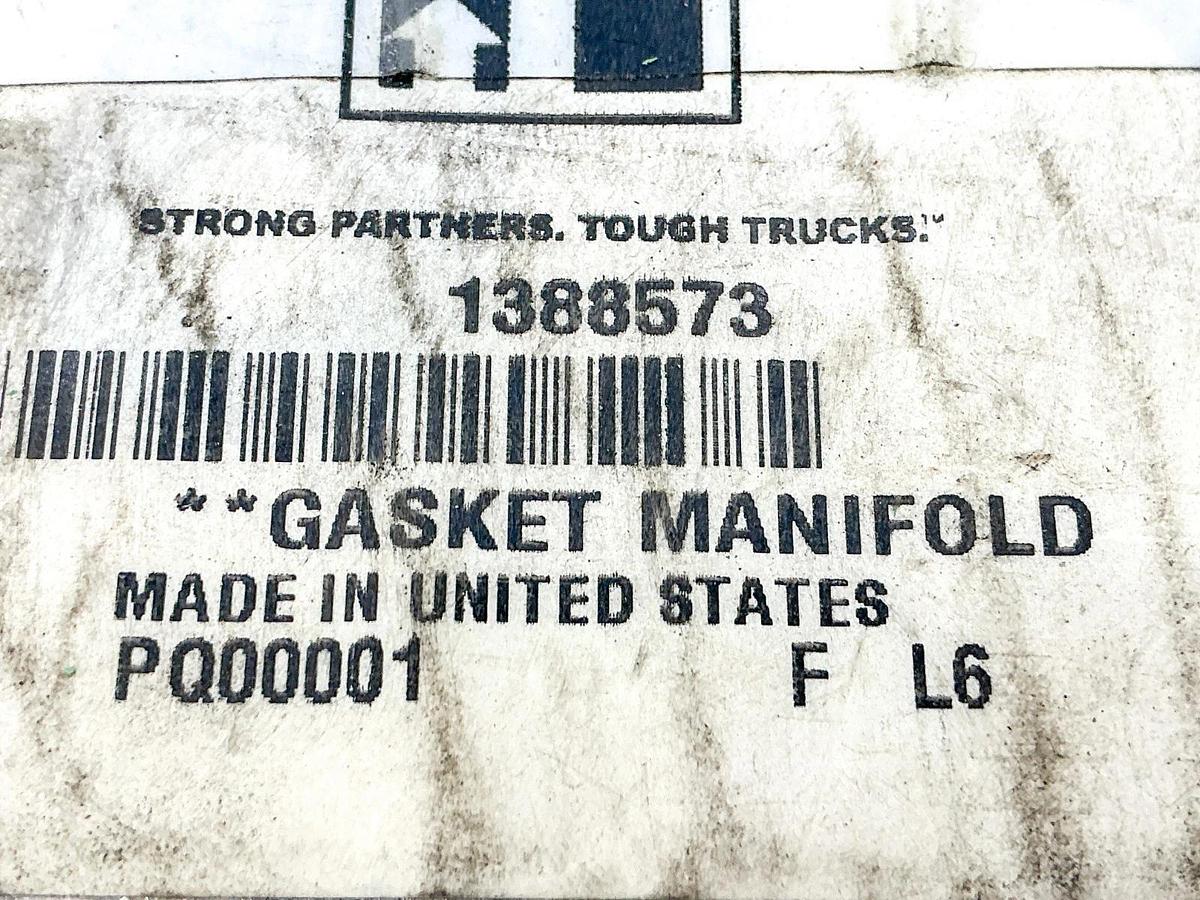 New Lot of 2 Hyster Manifold Gaskets