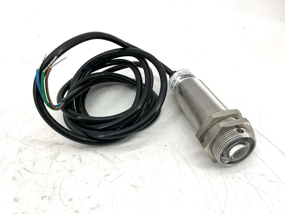 New Banner Engineering SM2A30SRL Photoelectric Sensor 24-240VAC 50/60HZ 27293