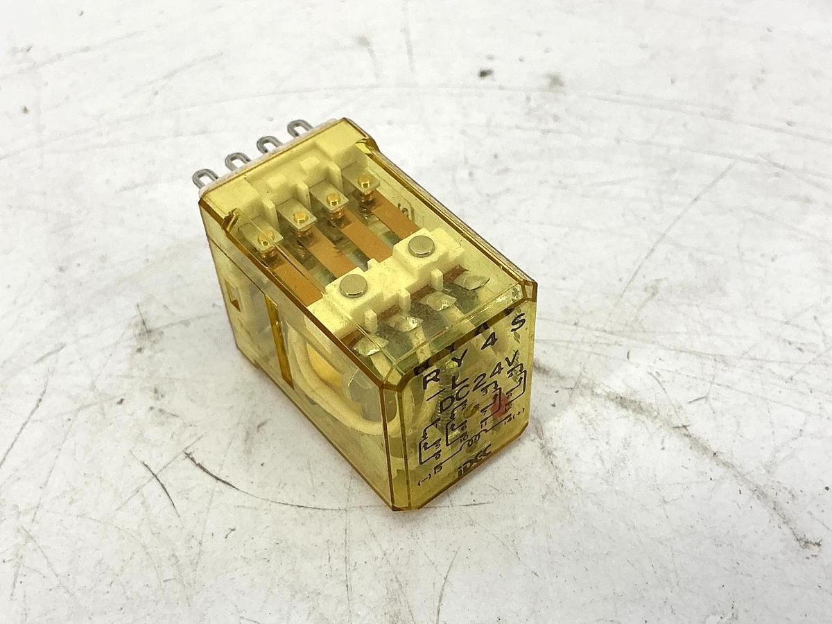 Lot of 3 New IDEC RY4S-ULDC24 Miniature Relay 14-Pin 24VDC 4-Pole