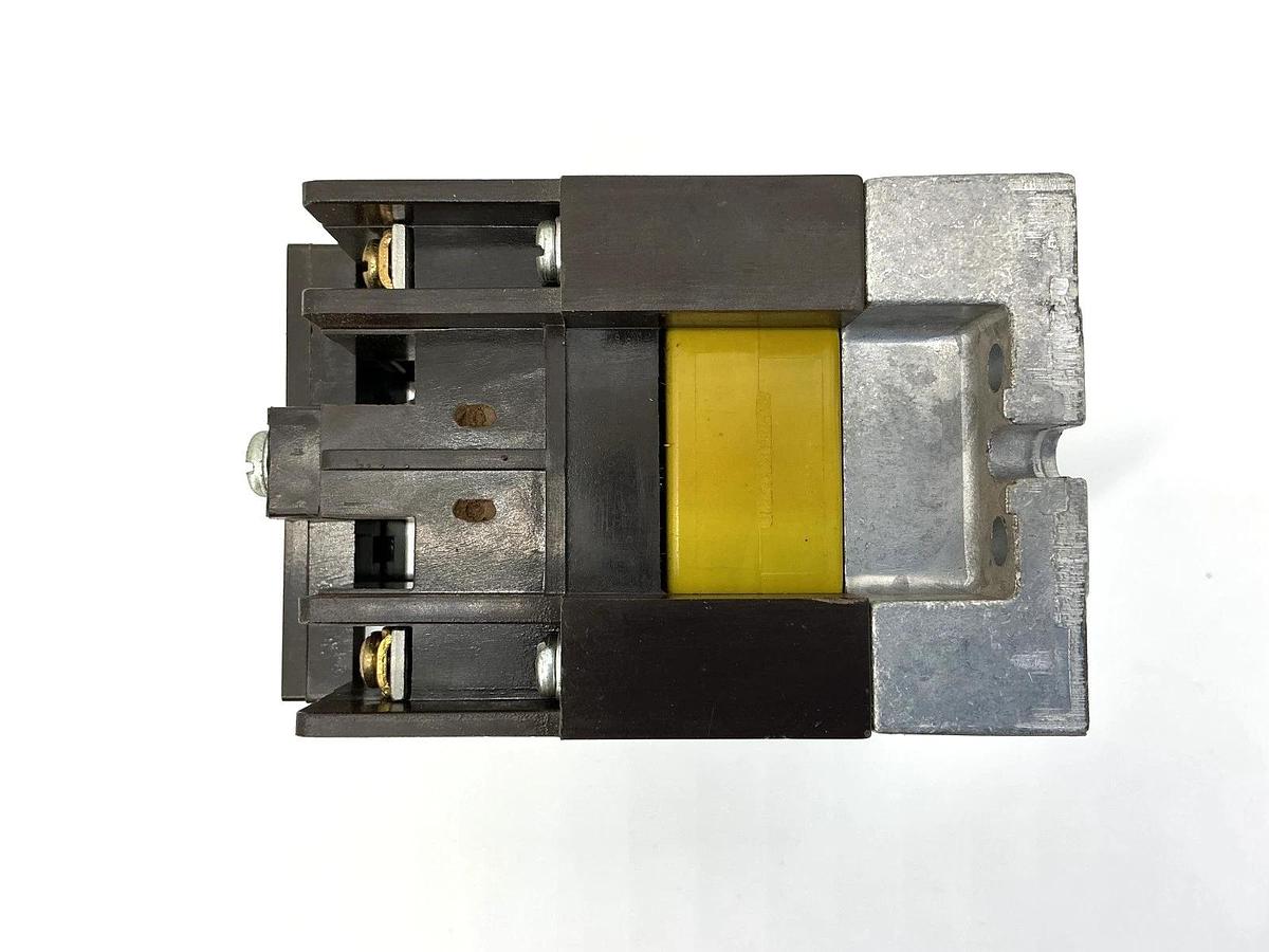 Used Cutler-Hammer D26MR40C Type M Relay 4-Pole 4NO 600V Coil 440/480V 50/60HZ D26MB