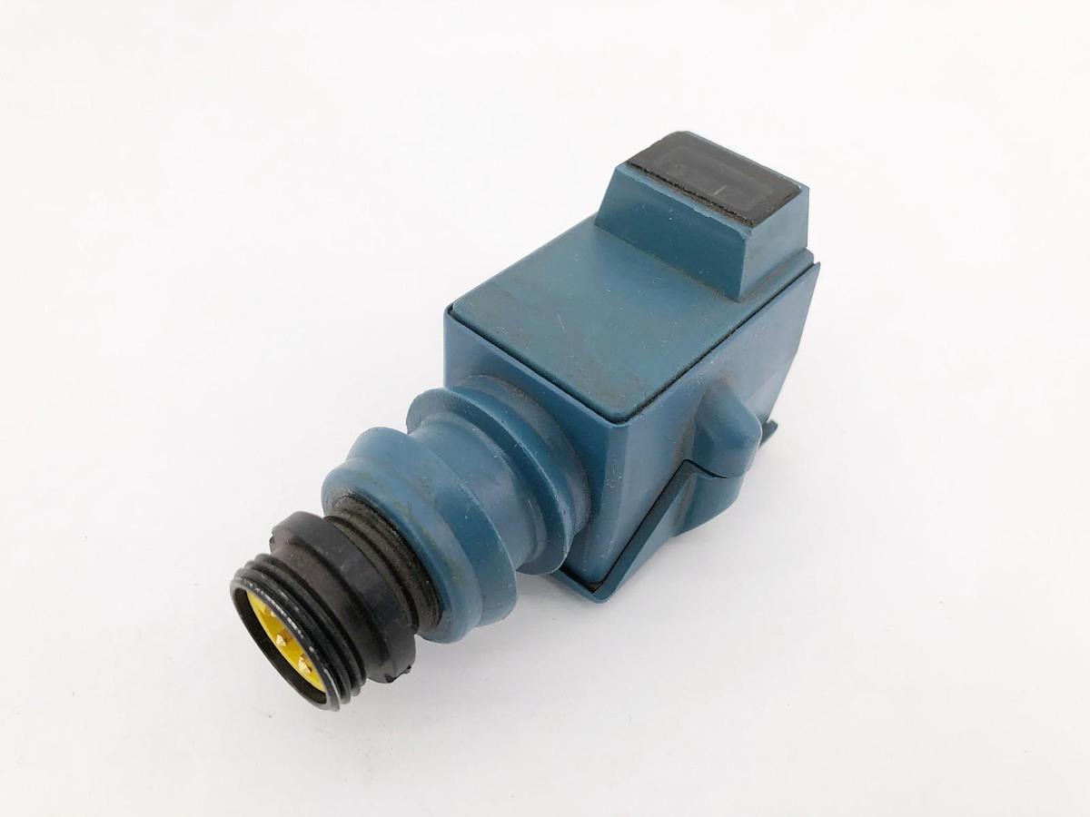 Used Eaton Cutler-Hammer 1451B-6501 Polarized Reflex Sensor 90-132VAC Ser. B2