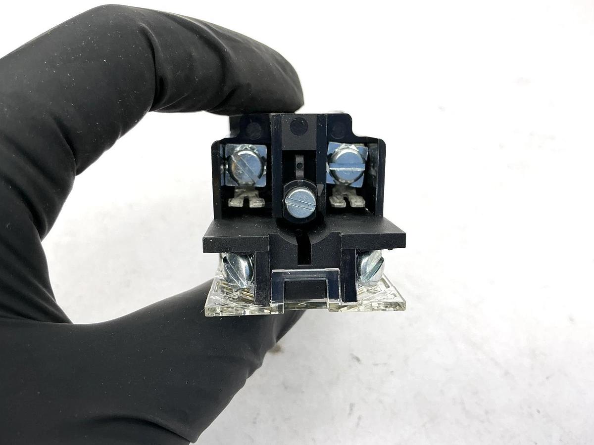 New Allen Bradley 800MR-PB16AAK Ser D Illuminated Pushbutton 120V Amber Lens