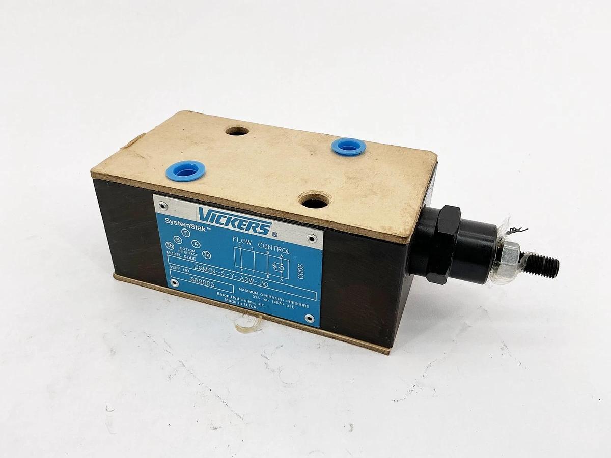 New Vickers DGMFN-5-Y-A2W-30 Flow Control Valve 315Bar 4570PSI - No Box