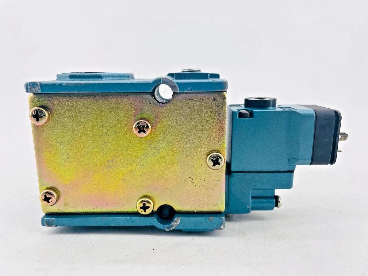 New Mac Valves 56C-15-611JC Solenoid Valve 24VDC 8.5W