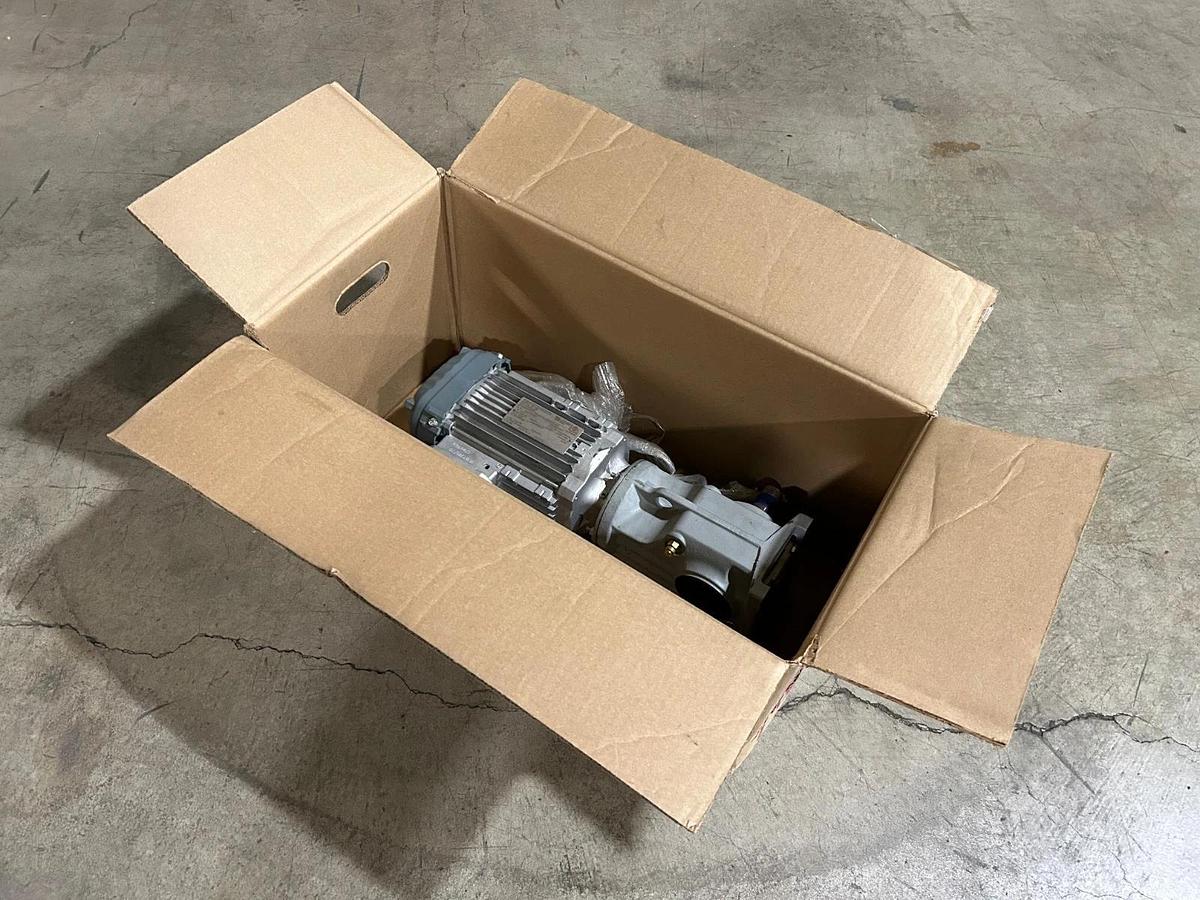 New SEW Eurodrive K37 DRN80M4 Gearmotor Inverter Duty VPWM 230/460V 1751/440rpm