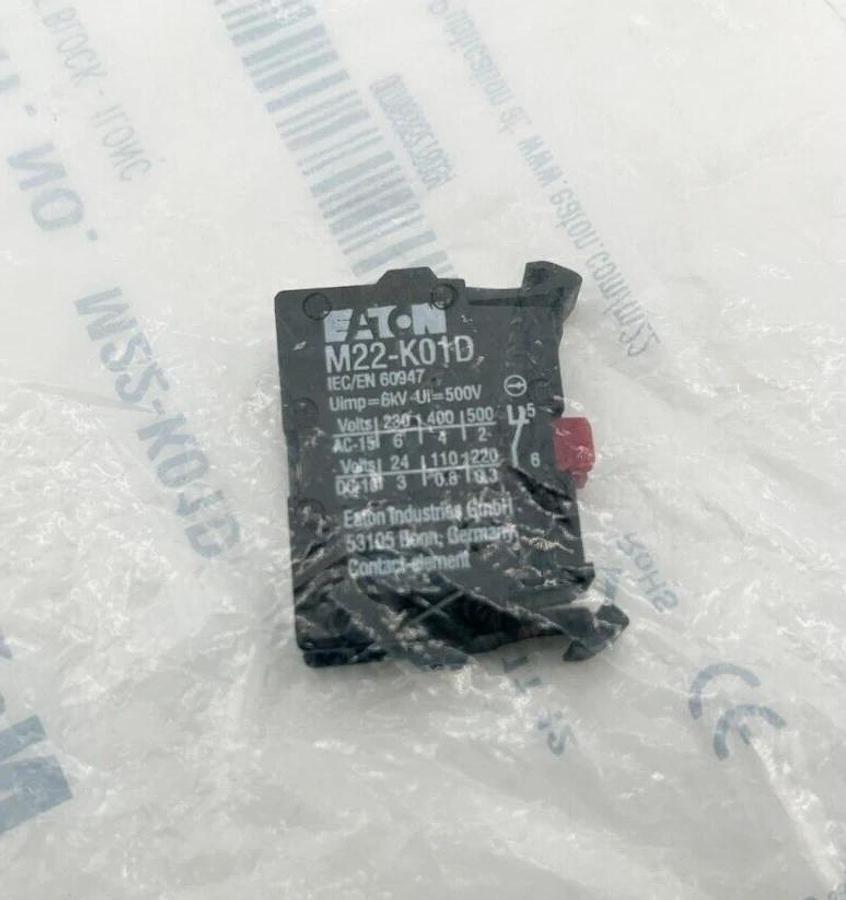 New Lot of 2 Eaton M22-K01D Contact Block