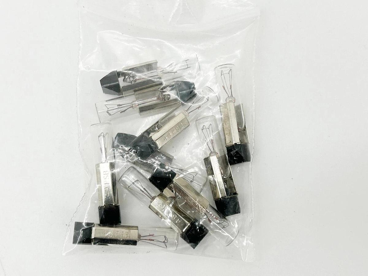 New Lot of 2 LumaPro 2EKU5 Light Bulbs 48PSB 40 Bulbs