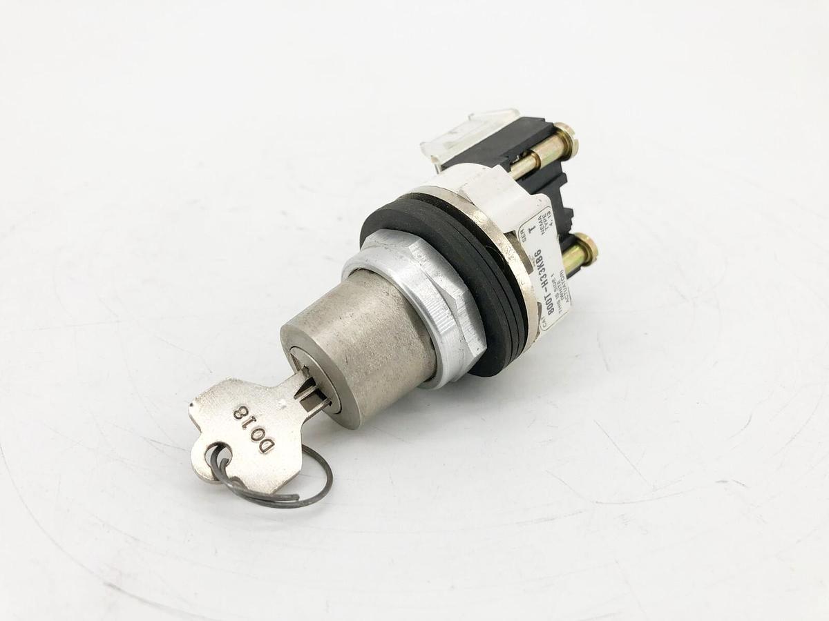New Allen-Bradley 800T-H33KB6 Ser. T Selector Switch - No Box